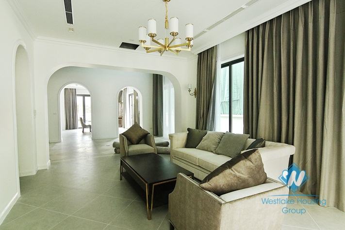 A gorgeous villa in Vinhome Riverside Long Bien for rent